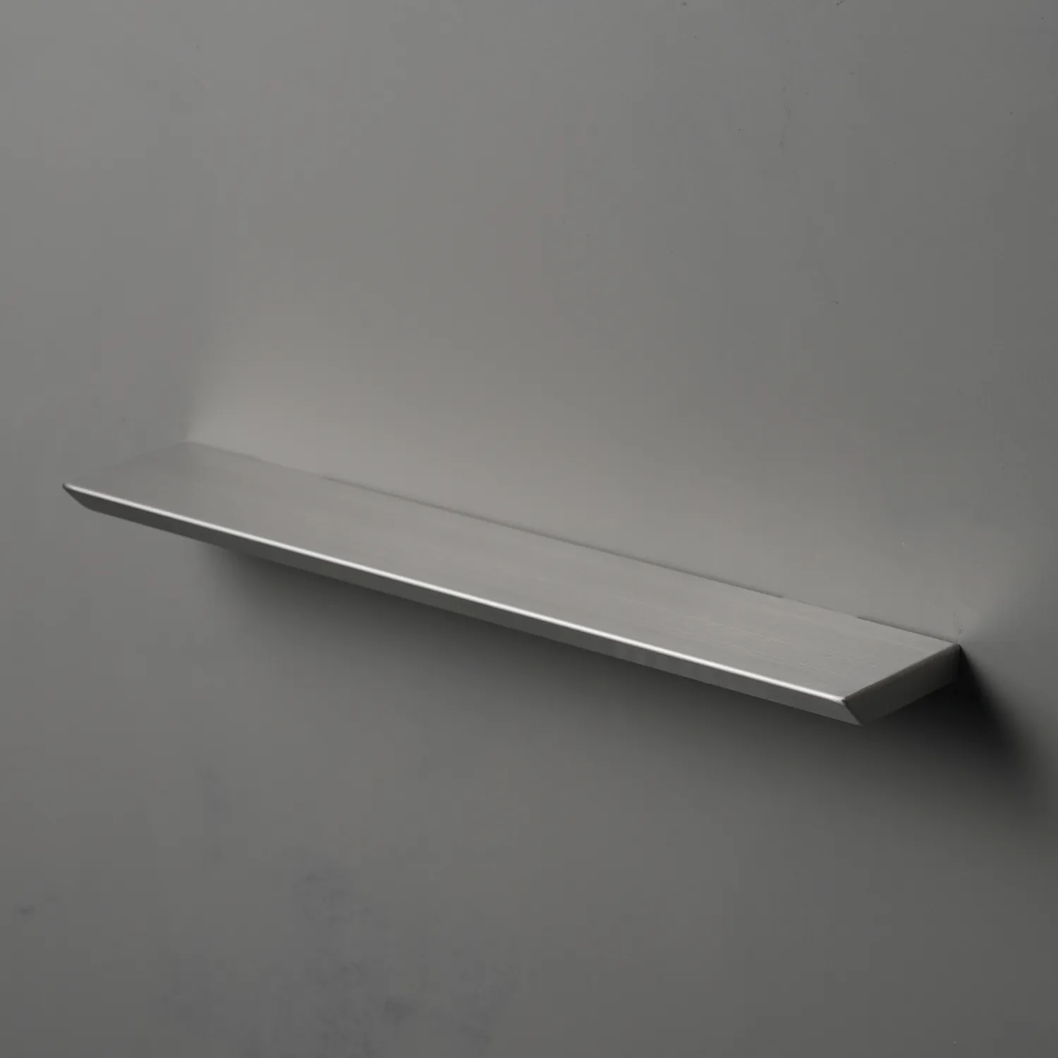 壁掛けシェルフ 300mm フルセット（天板＋下カバー）カベレスト | 壁面