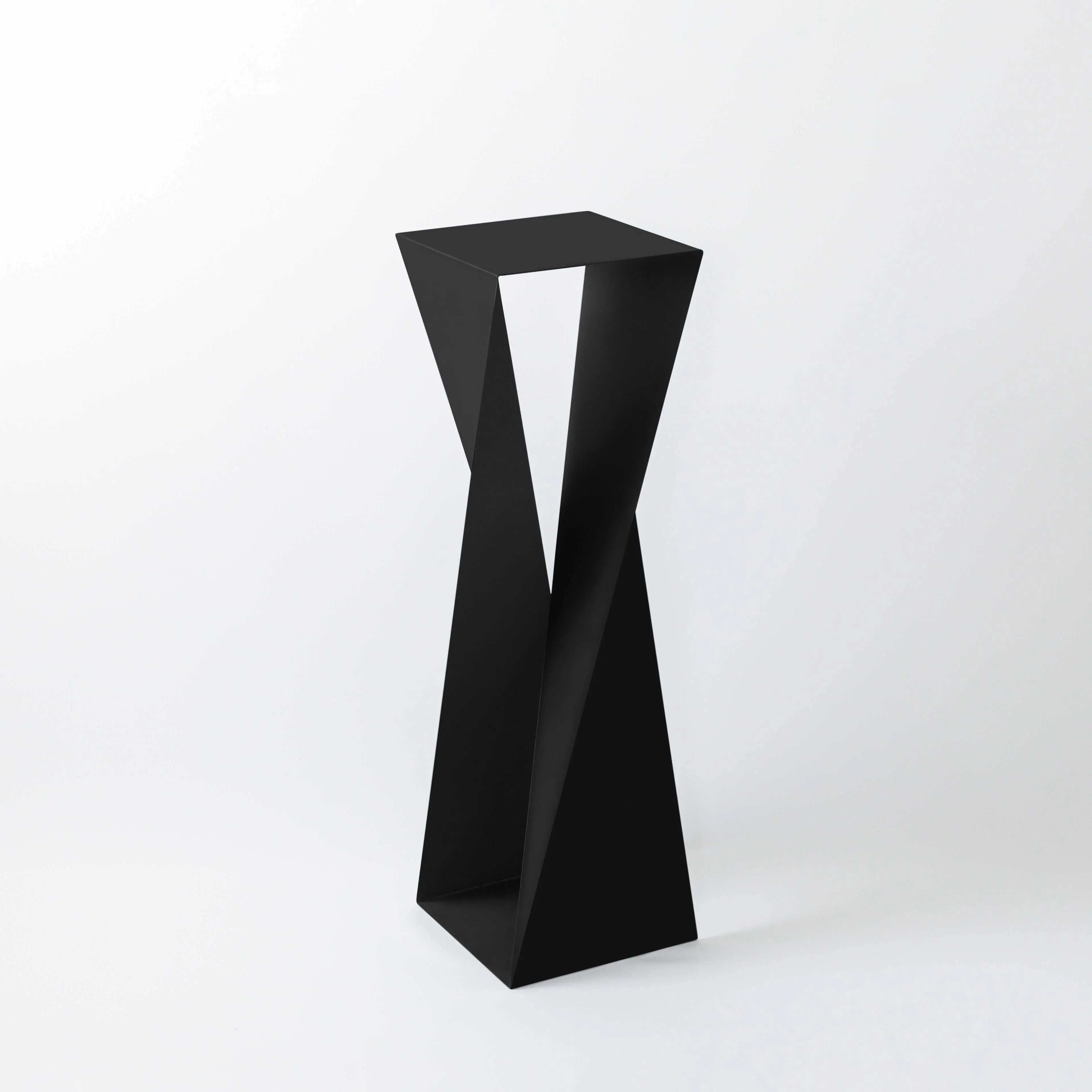 hightable_black.webp