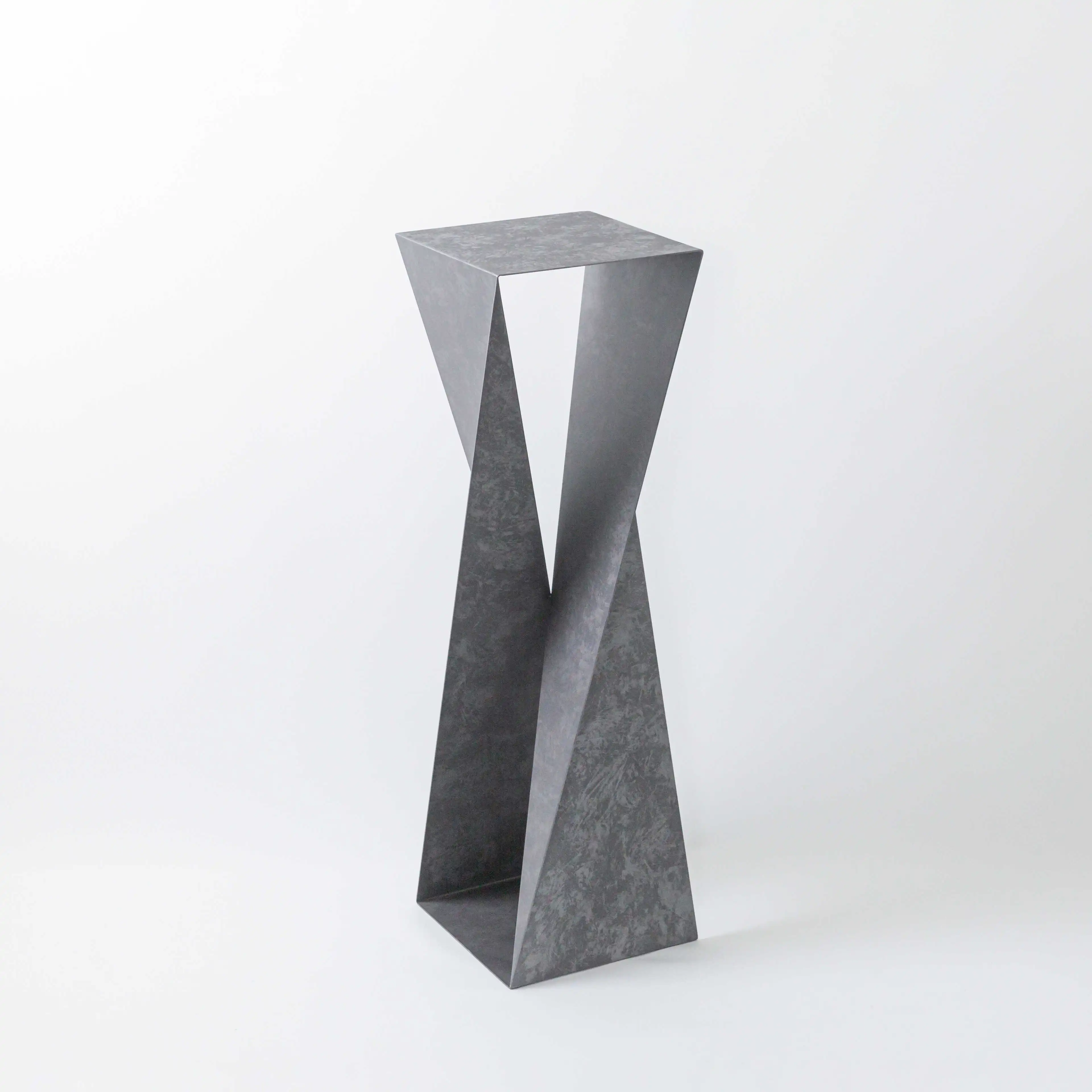 アイアンツイストテーブル リン酸亜鉛塗装 M | インテリア雑貨 | 住宅