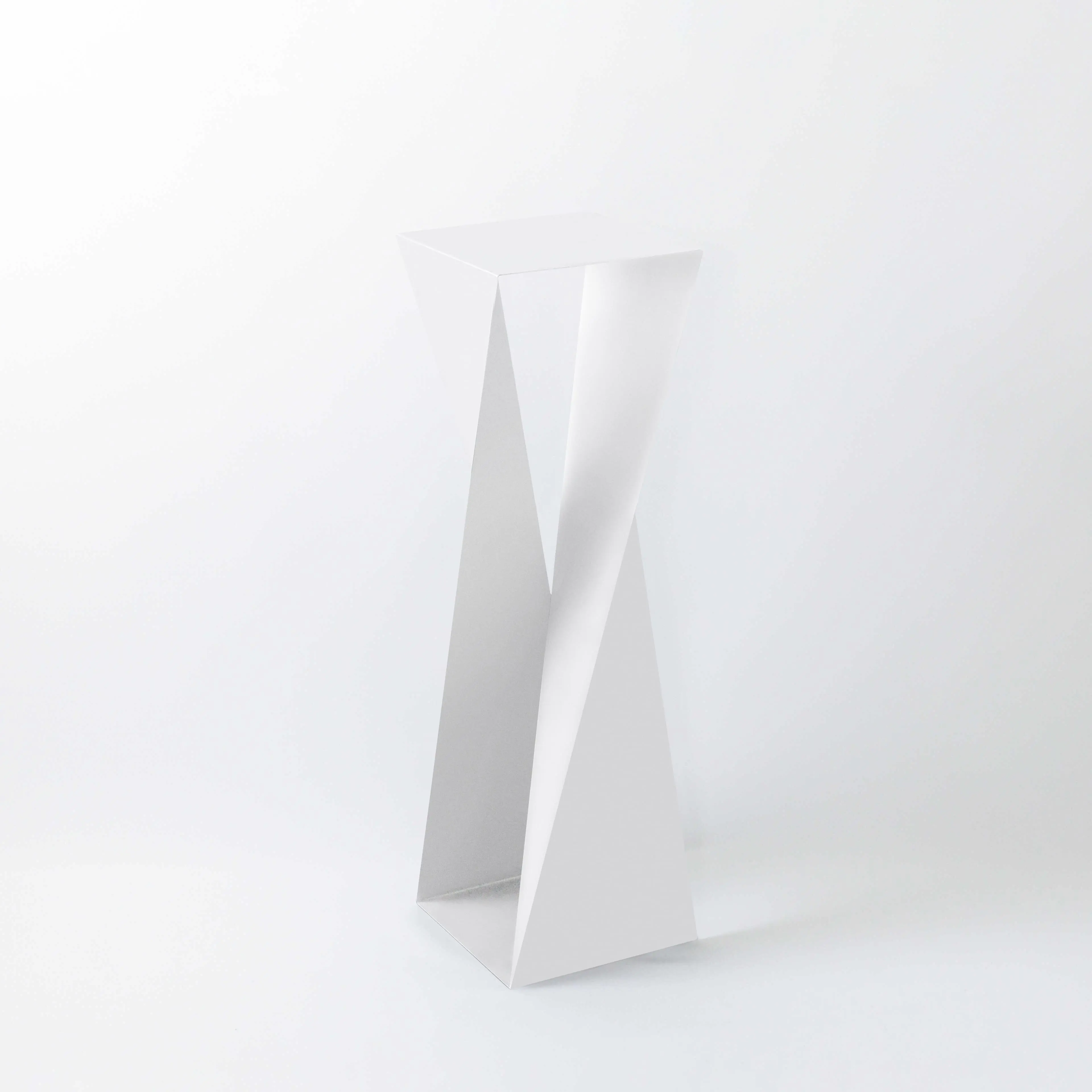 赤白　テーブル フロートデザインティーテーブル | ヴィンテージ感と現代的な